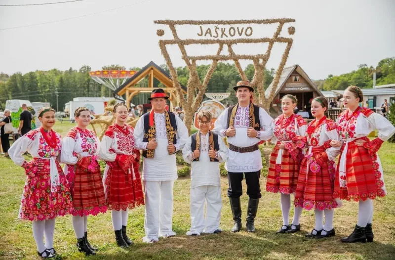 Hrvatska Kostajnica - hrvatska-kostajnica.net - Doživite vikend iz snova na omiljenoj obiteljskoj manifestaciji! Počinje najbogatiji Štrudlafest do sada!